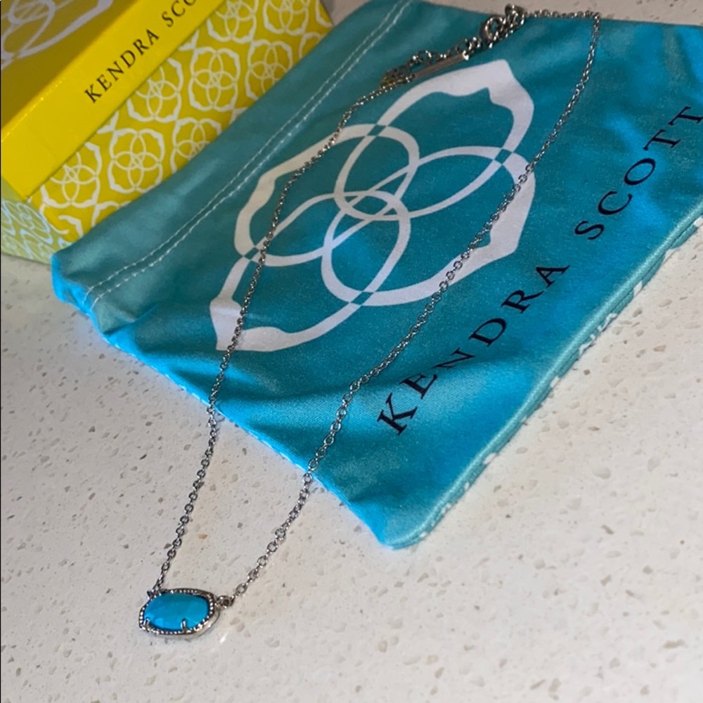 Kendra Scott necklace